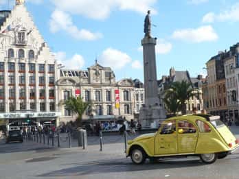 Visite de Lille en Citroën 2CV décapotable