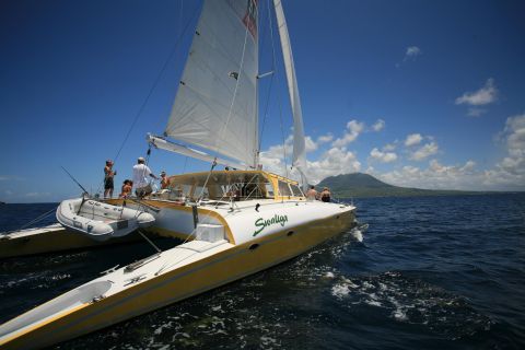 St. Kitts 4-tunnin purjehdus & snorkkeli, jossa on avoimet baarit ja lounas