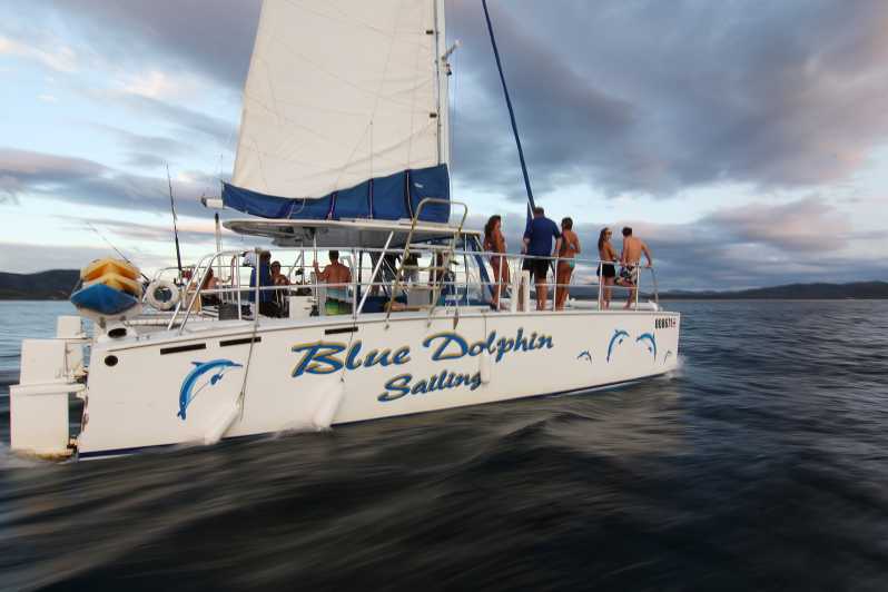 Tamarindo: Afternoon Sailing Tour with Meal and Snorkeling