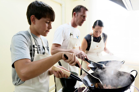 Bangkok: Aula de culinária tailandesa de meio dia com excursão de meio dia ao mercadoBangkok: aula de culinária tailandesa de meio dia com tour pelo mercado