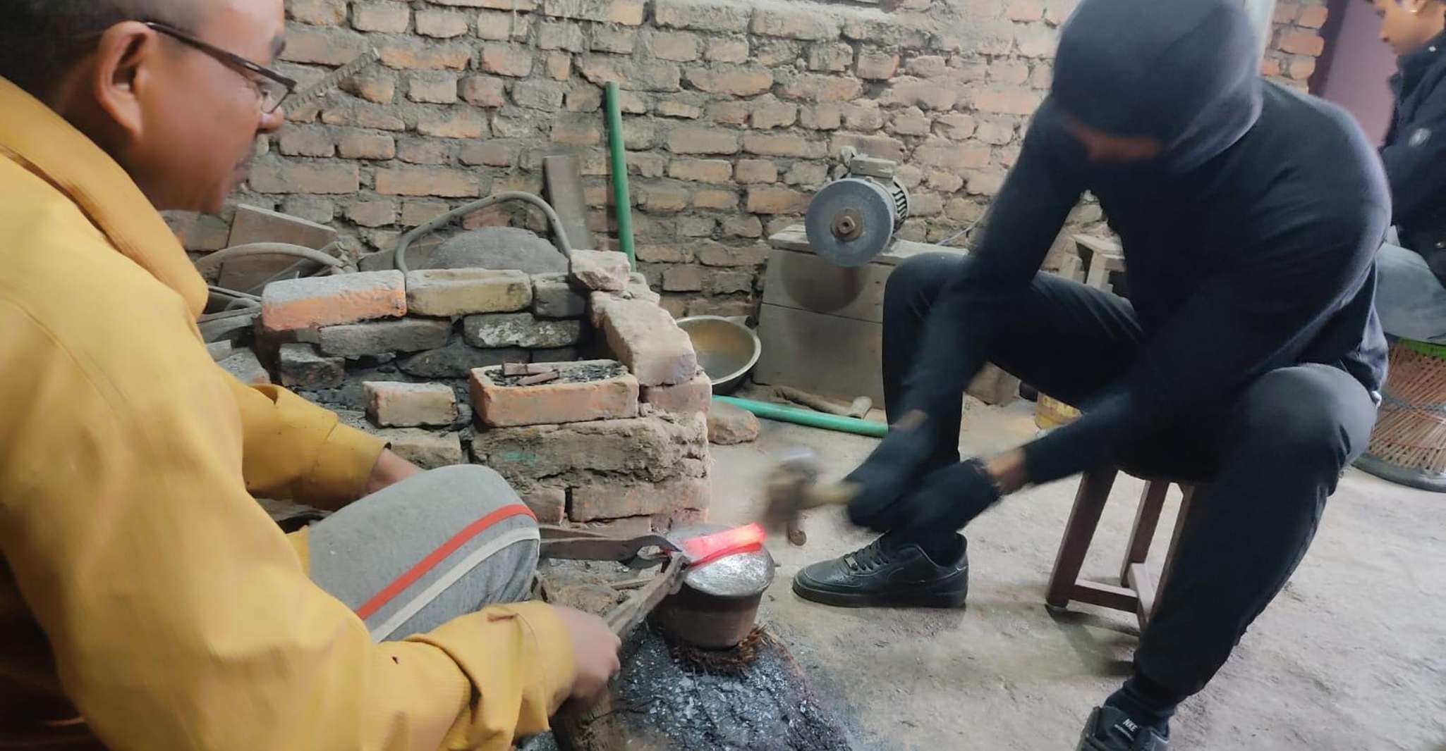 Couteau (khukuri) faisant une activité avec un forgeron - Housity