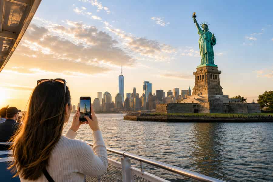 NYC: Sightseeing-Bootsfahrt zur Freiheitsstatue ab dem Stadtzentrum. Foto: GetYourGuide NYC: Sightseeing-Bootsfahrt zur Freiheitsstatue ab dem Stadtzentrum. Foto: GetYourGuide