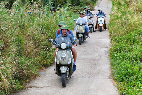 Hoi An: Kvällstur med Vespa och privat grillfest