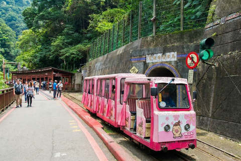 Taipei: Wulai Hot Spring, Waterfall, Cable Car & Old Street Join-in Tour (with Public Hot Spring Bath)