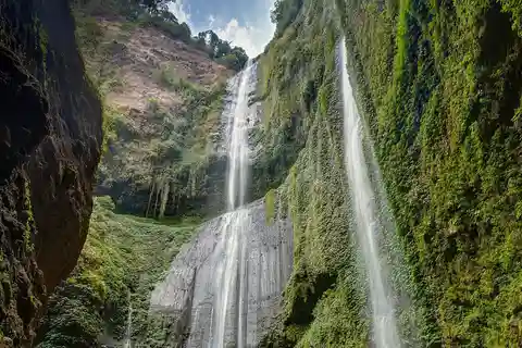 YOGYAKARTA 3 DAYS 2 NIGHT MADAKARIPURA WATERFALL,BROMO,IJEN