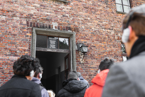 Cracóvia: Auschwitz-Birkenau: Tour guiado de melhor qualidade e serviço de buscaTour guiado com serviço de busca no hotel