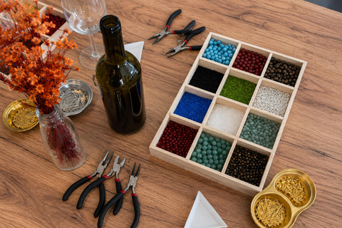 Jewelry workshop with unlimited wine - Alicante