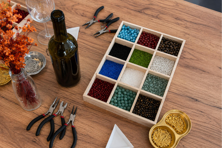 Jewelry workshop with unlimited wine - Alicante