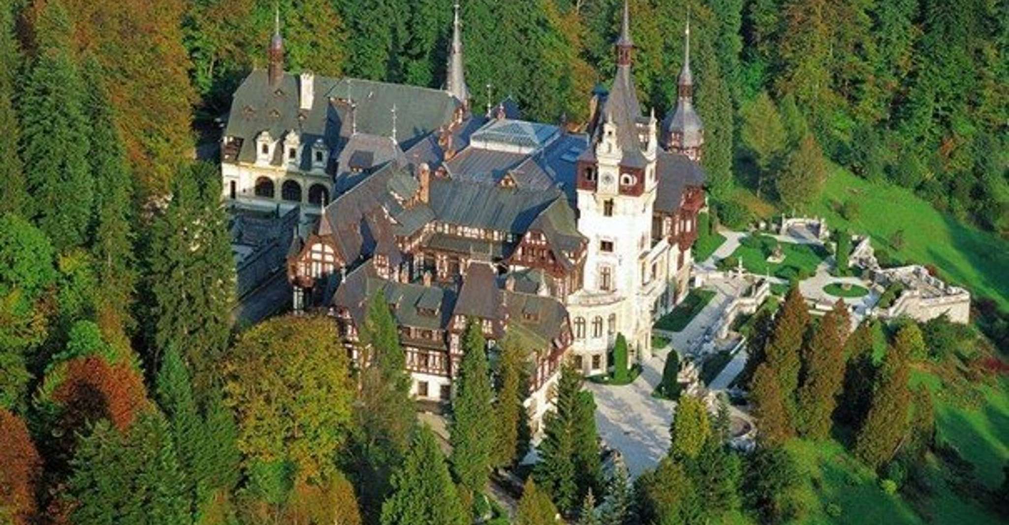 40-Minute Helicopter Flight over Bran and Peles Castles - Housity