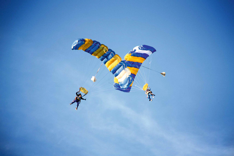 Sydney, Wollongong : saut en parachute en tandem de 15 000 pieds sur la plageEn semaine, saut en parachute en tandem sur la plage de Wollongong