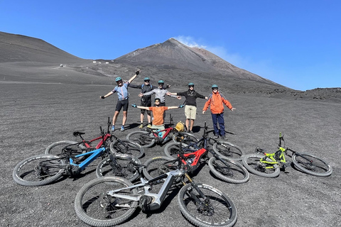 Cima dell'Etna in e-bikeE-bike sulla cima dell'Etna