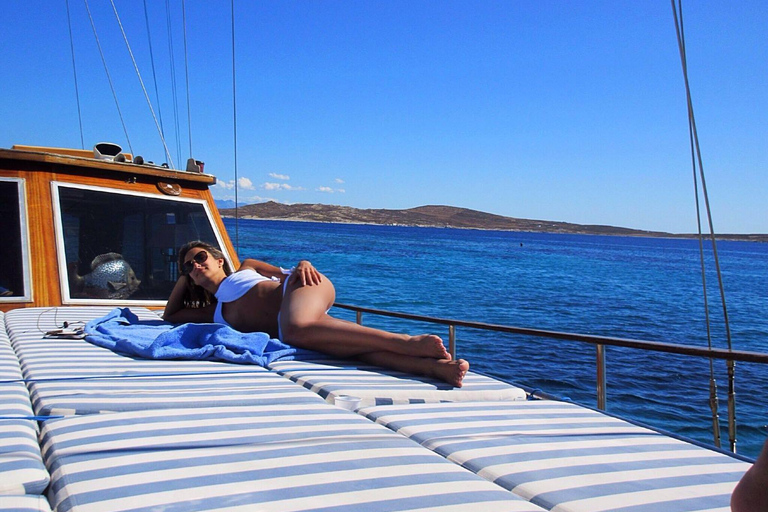 Mykonos : Croisière au coucher du soleil avec dîner léger et boissonsCroisière au coucher du soleil avec prise en charge et retour à l'hôtel