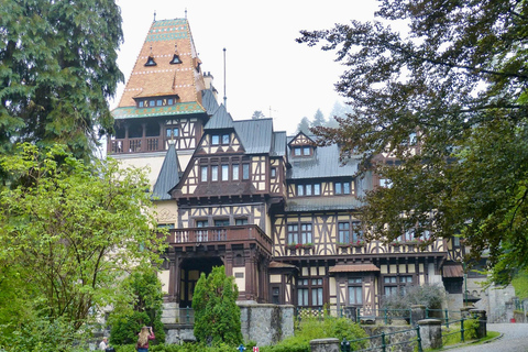 Depuis Bucarest : La plus grande mine de sel d'Europe et le château de PelesDepuis Bucarest : Visite privée de la mine de sel et du château de Peles