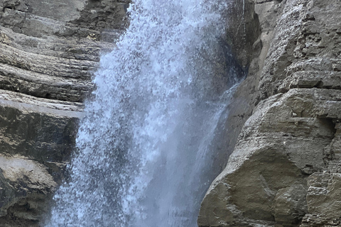 Çorovoda: Osumi Canyon River Tubing Tour mit Picknick Mittagessen