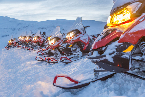 Reykjavík: Langjökull gletsjer sneeuwscootertocht met ijsgrotReykjavík: sneeuwscootertocht langs de Langjökull-gletsjer met ijsgrot