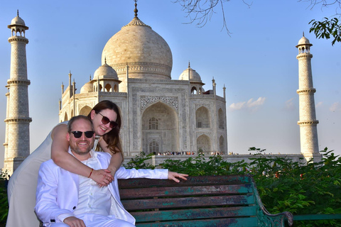 Agra: Skip-the-Line Taj Mahal Guided Tour with Mausoleum Professional Tour Guide Only