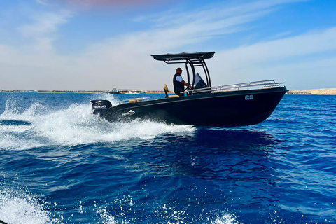 Hurghada: Crociera in motoscafo nella baia di Orange dell&#039;isola di Giftun e pranzoSpeedboat di gruppo a Orange Bay con snorkeling