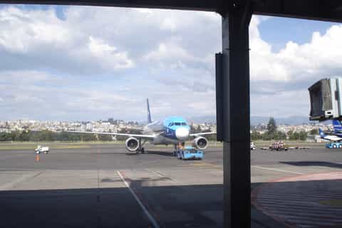 Express Transfer: Mariscal Sucre Airport to Quito