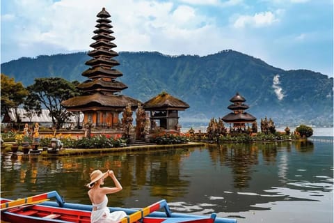 Bali: Ulun Danu, Handara Gate & Jatiluwih Private Tour