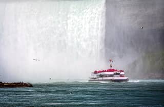 Ab Toronto: Tagestour zu den Niagarafällen mit Bootsfahrt