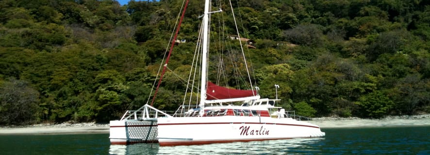 Playa Tamarindo: Sunset Sailing and Snorkeling Tour