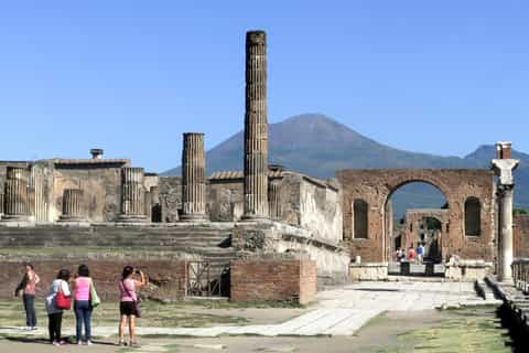 From Naples: Pompeii & Amalfi Coast Full-Day Trip with Lunch