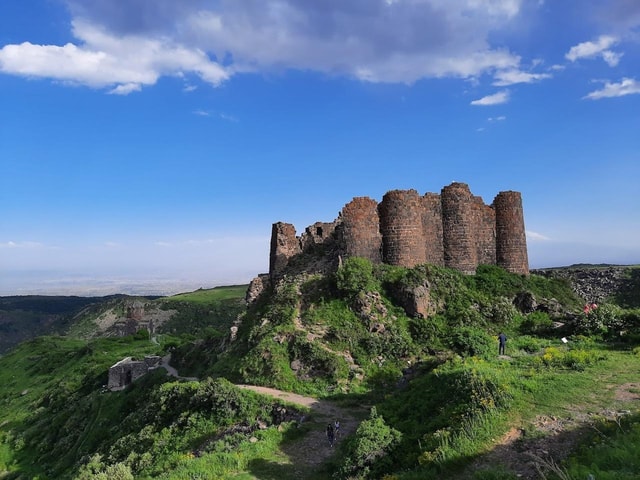 Jerevan: Amberd Fort, Mount Aragats & Kari Lake Tour