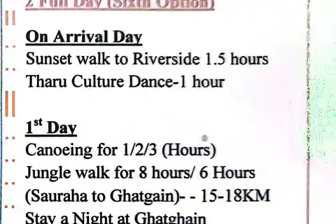 Chitwan: Canoa, passeggiata nella giungla e trekking di più giorni