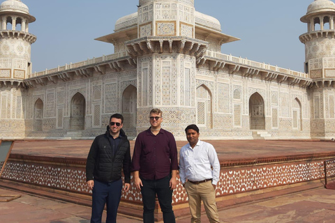 From Delhi: 2 Days Taj Mahal &amp; Agra Tour With Fatehpur SikriAll Inclusive: AC Car + 5* hotel + Tour guide + Monument Fee