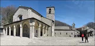 santuario della verna day tour con mezzi privati