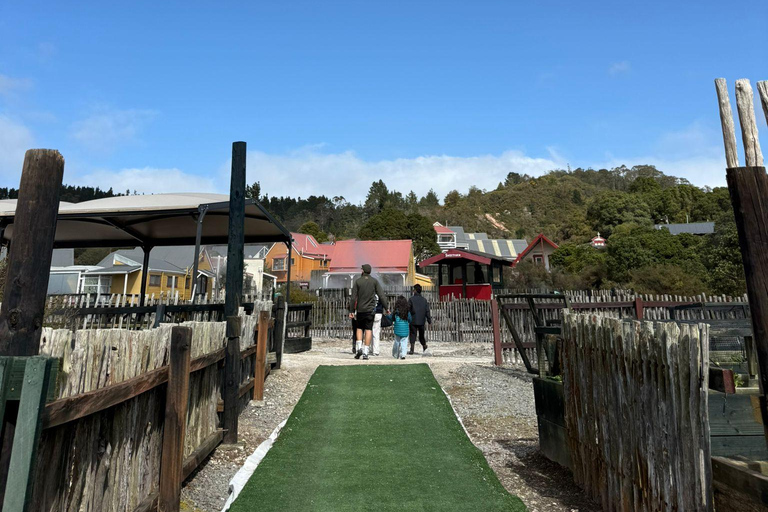 Auckland : Waiotapu & Māori Village Guided Tour with Haka