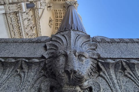Lyon: Start Here Walking Tour with City Highlights & Pastry