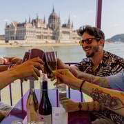 Budapest: Downtown Budapest Unlimited Booze Cruise
