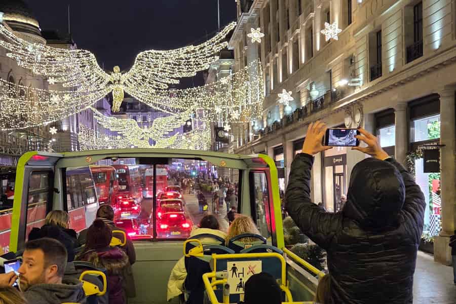 London: Weihnachtslichter Bustour mit offenem Oberdeck. Foto: GetYourGuide London: Weihnachtslichter Bustour mit offenem Oberdeck. Foto: GetYourGuide