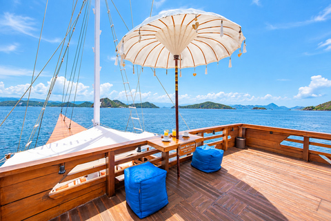 3D Komodo Sailing & Land Tour 12 Stops Single Bed & Hotel 3-Day Shared Cabin, Single Bed No Land Tour No Park Fee