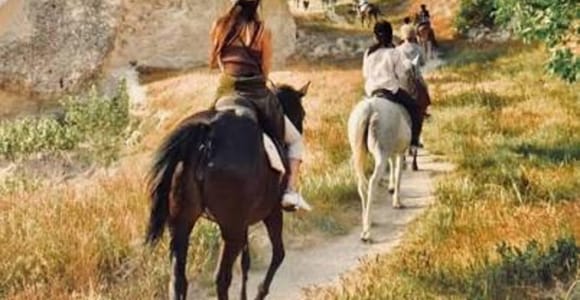 Cappadocia: Göreme Sunset Horseback Tour Across 3 Valleys