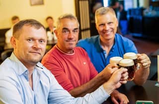Praga: Tour legendario de cerveza con cena