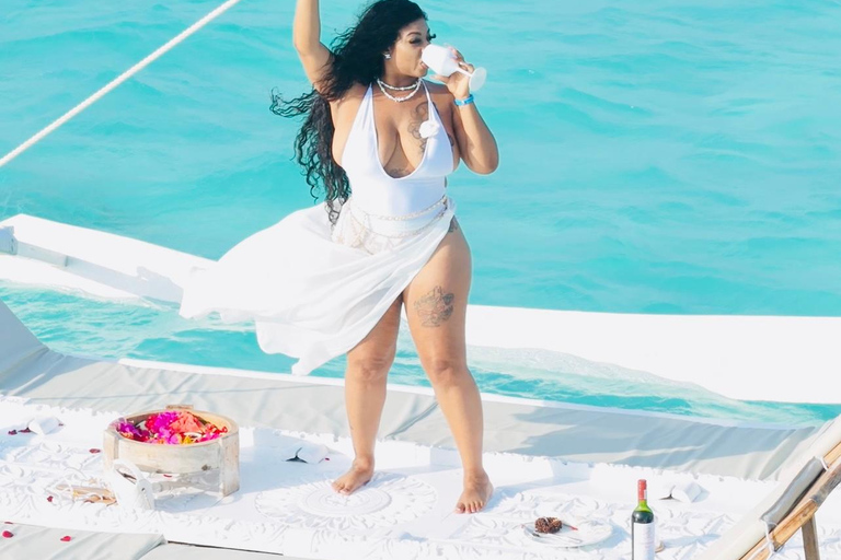 Prywatny rejs łodzią dhow po Zanzibarze z filmem i zdjęciami