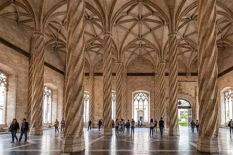 Valencia with an Expert: Cathedral, Lonja, Flavors and Gems Tour in Spanish