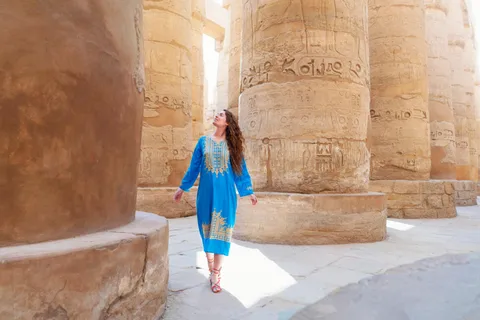 From Luxor: Guided Tour to East or West Banks with Lunch