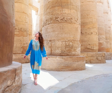 From Luxor: Guided Tour to East or West Banks with Lunch