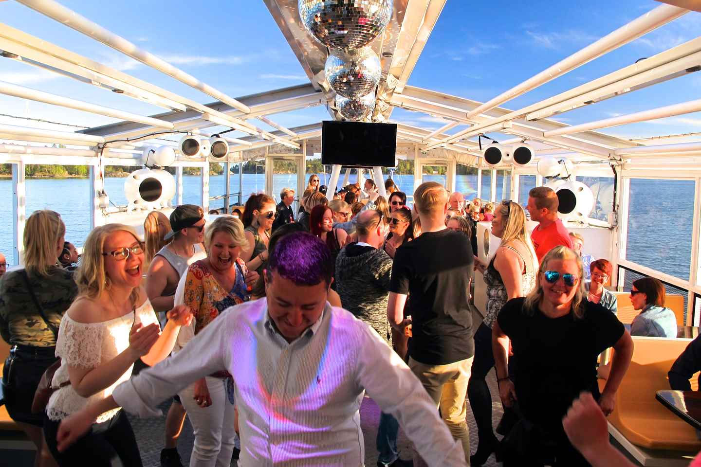 Helsinki: 4-Hour Party Cruise with DJ - Helsinki: 4-Hour Party Cruise with DJ