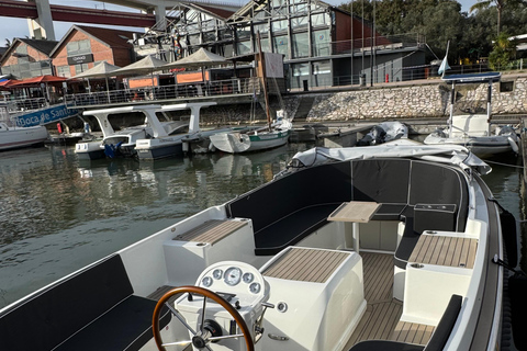 Lisbon: Pastel de Nata & Coffee Premium Boat Experience Lisbon – Sunset Porto Tonic Premium Boat Experience