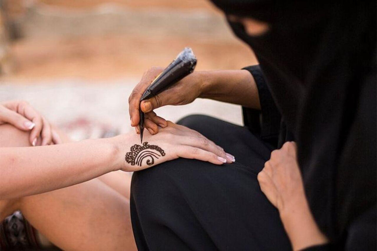 Wadi Rum: Women's Desert Retreat with Jeep Tour & Camp