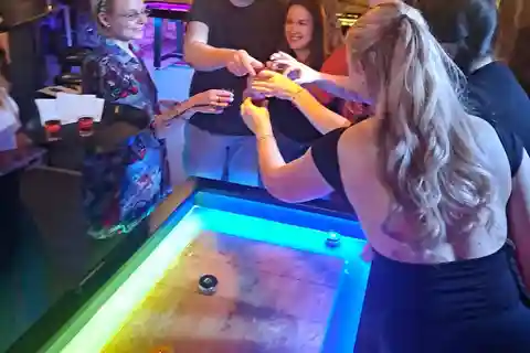 Crew Bar Prag: Offene Bar, Tischtennis oder Shuffleboard-Spiel