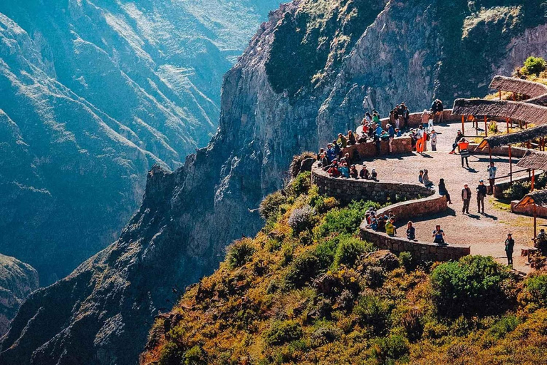 Desde Arequipa: Valle del Colca 2 Días