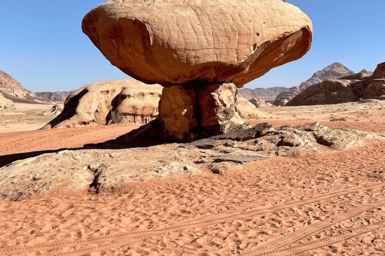 Canyons & Red Sand: 2-Hour Wadi Rum Private Jeep Tour