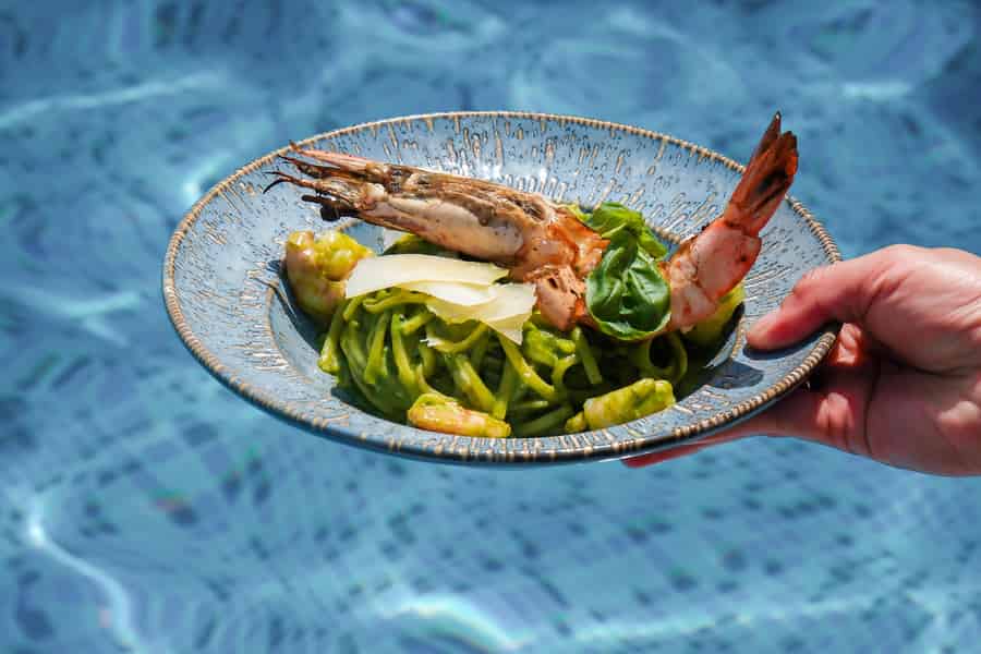 Dubai: Riva Beach Club Pool und Strand Tagespass. Foto: GetYourGuide Dubai: Riva Beach Club Pool und Strand Tagespass. Foto: GetYourGuide