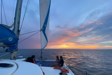 Voile au coucher du soleil