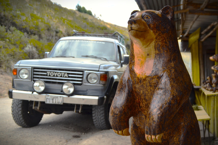 Ecuador: Vintage Toyota Land Cruiser 4x4. Rental with Driver